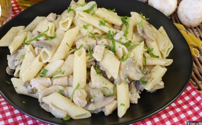 Kremalı & Mantarlı Penne Makarna