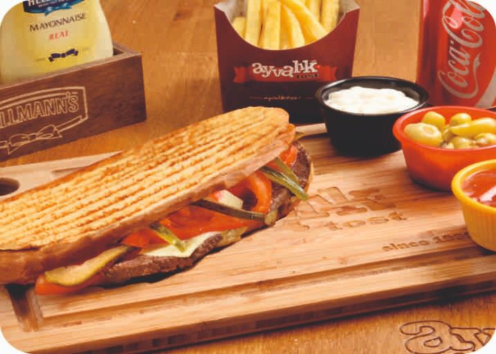 Kavurma Kaşarlı Tost